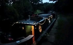 Cosy, Secluded Narrow Boat